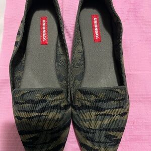 UNIONBAY Green Camouflage Slip-Ons